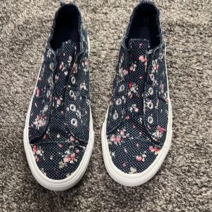 Women’s slip on sneakers
